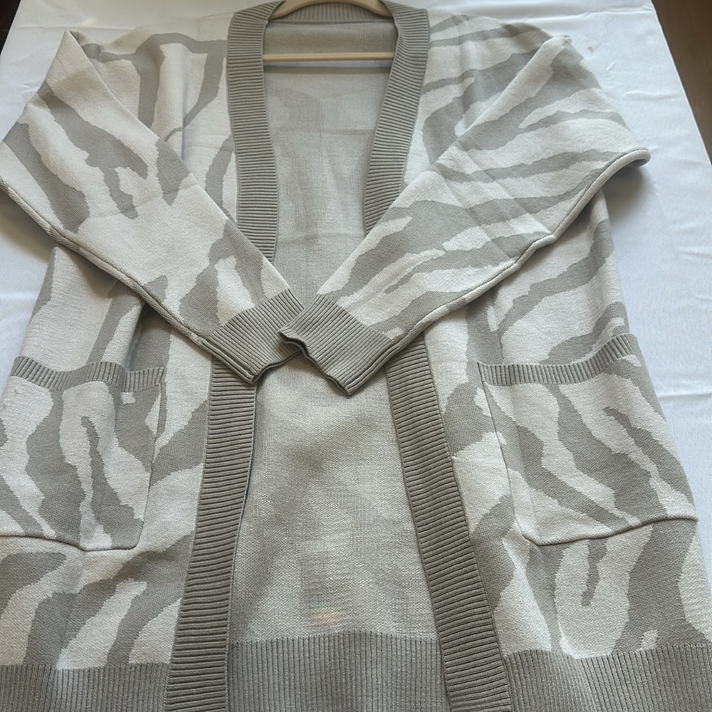NWOT Cardigan‎ Sweater Grey and White Zebra Medium